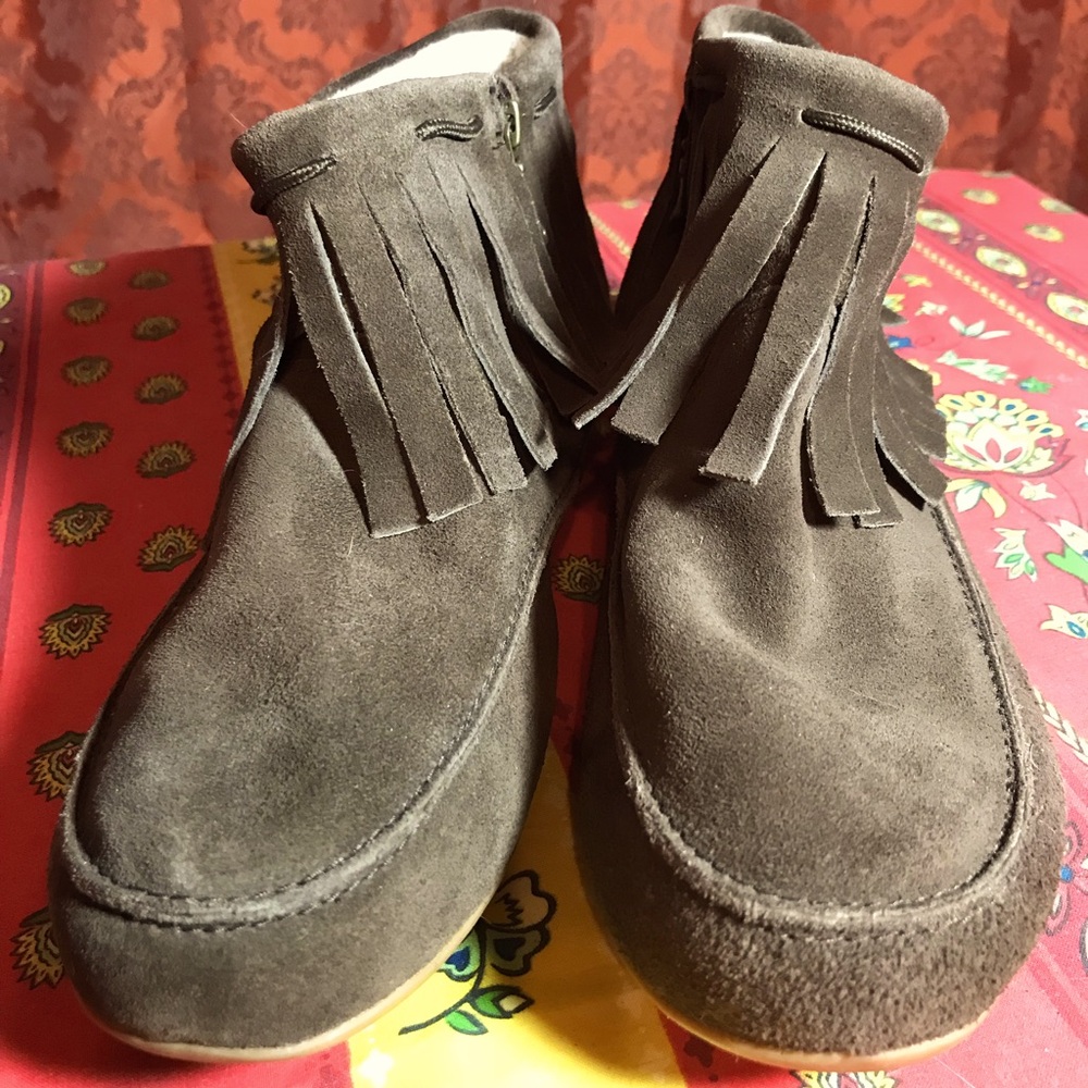 BROWN SUEDE MOCCASINS - UNWORN - SIZE 9